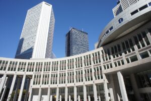 交通事故の自賠責と政府保障の違いは何ですか？