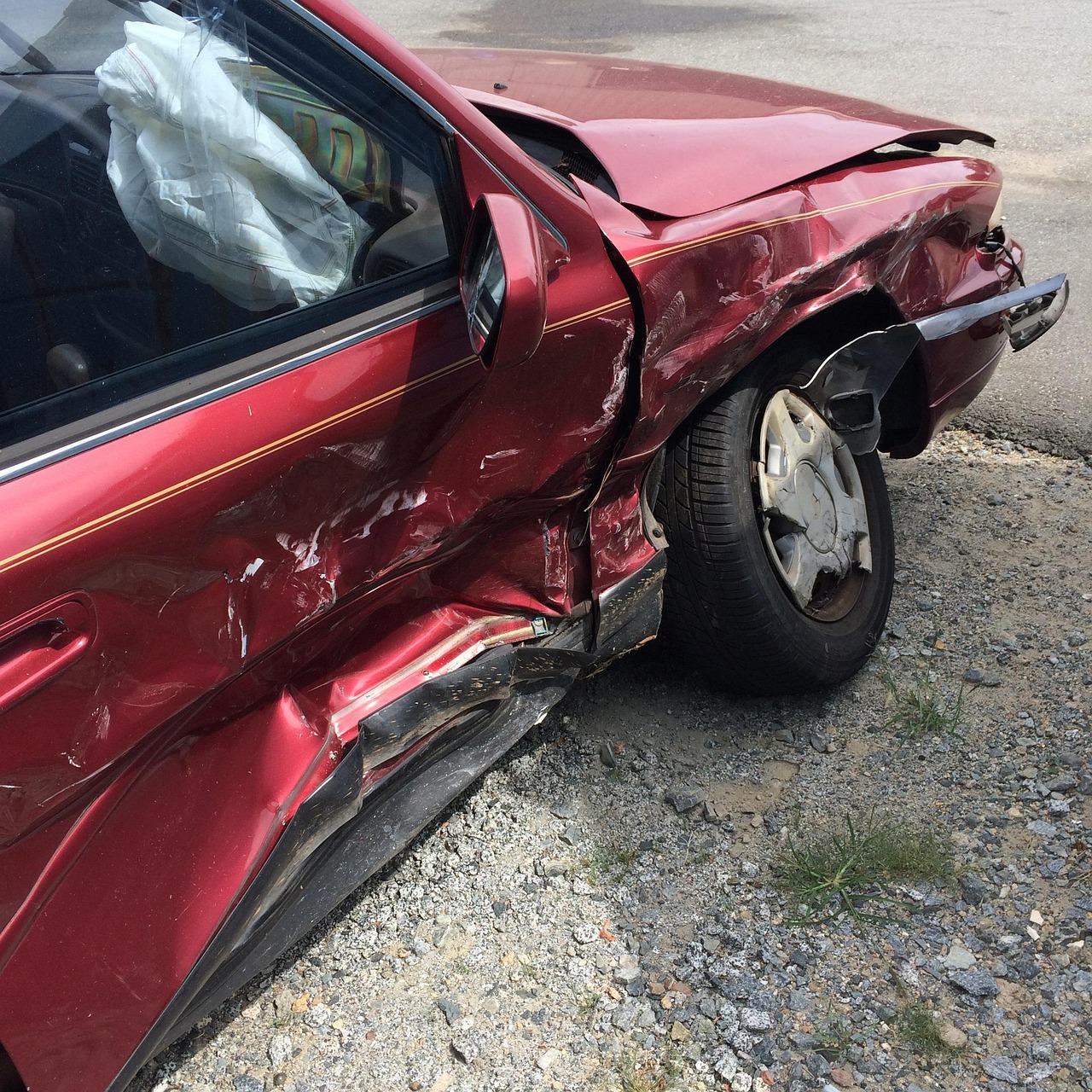 車の保険で単独事故に備えるためのポイントは？