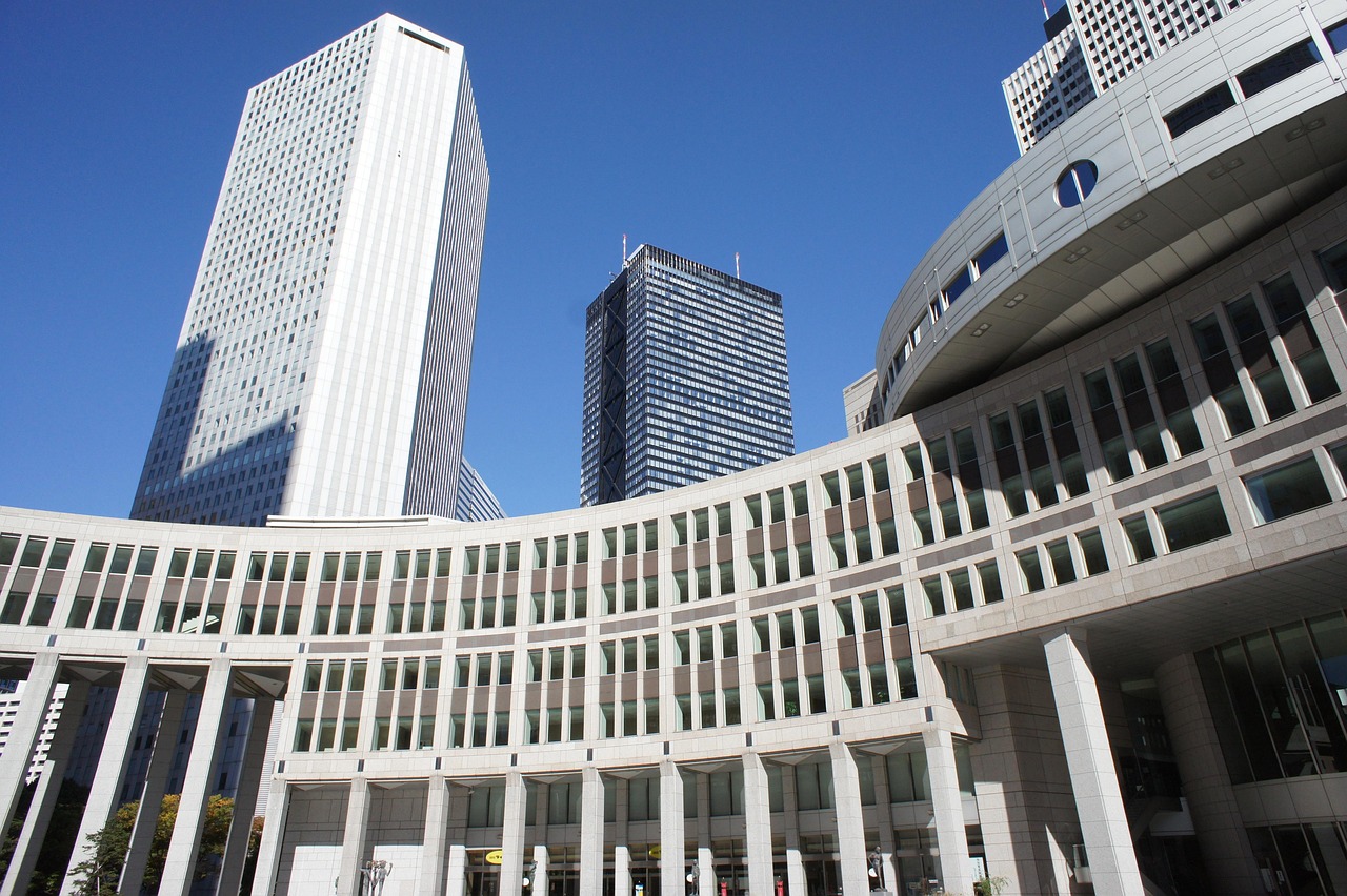 交通事故と通勤途上での労災と保険の違いは何ですか？